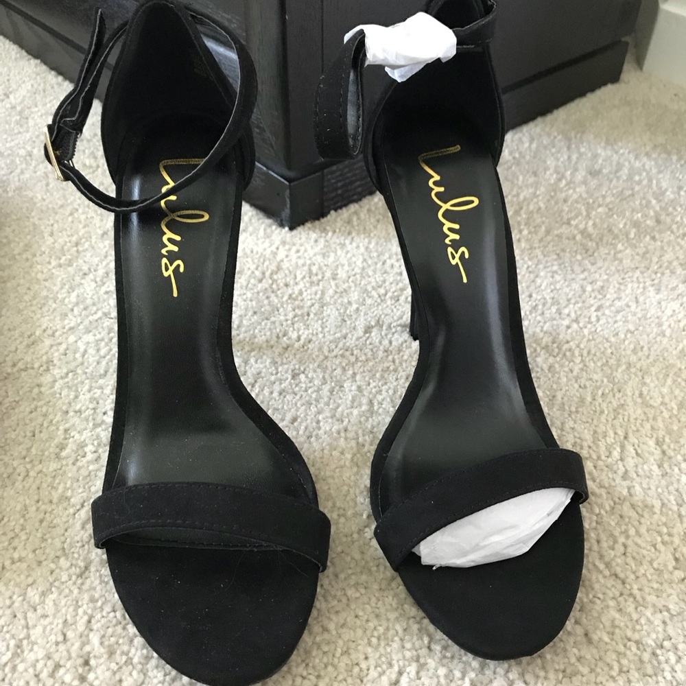 NEW IN BOX Lulu’s black heels
